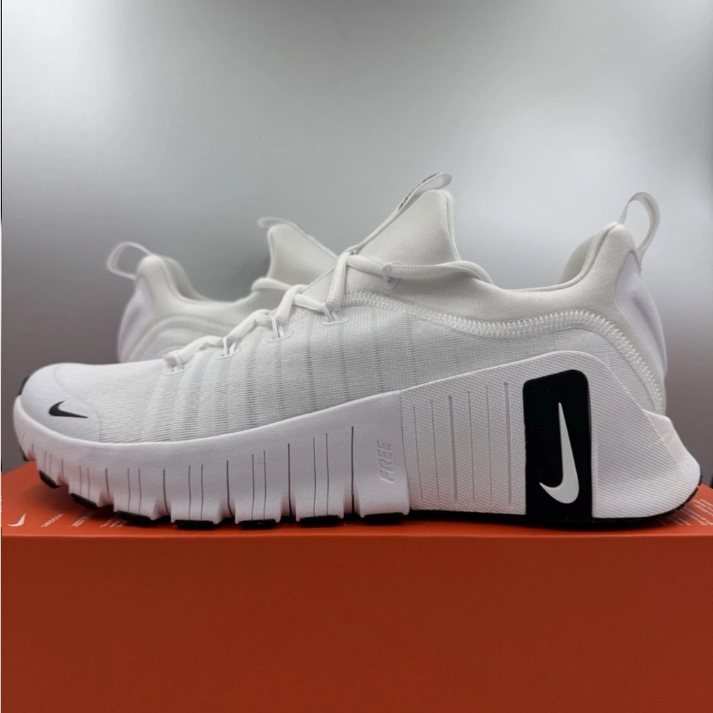Nike Free Metcon 6 White Black BRAND NEW Multiple Sizes - Picture 2 of 7